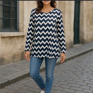 LuLaRoe White & Blue Chevron Lynnae Blouse